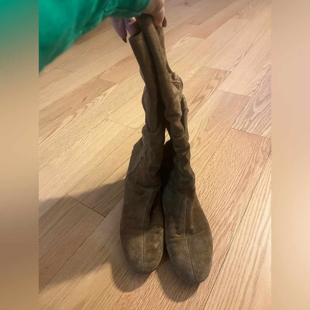 Prada boots great condition.